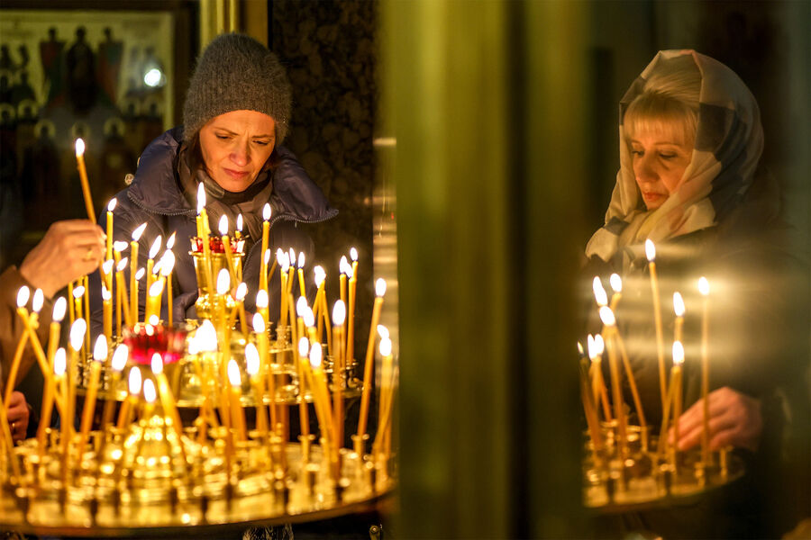 Прихожане во время праздничного богослужения по&nbsp;случаю Рождества Христова в&nbsp;Казанском кафедральном соборе, Санкт-Петербург, 7&nbsp;января 2025&nbsp;года