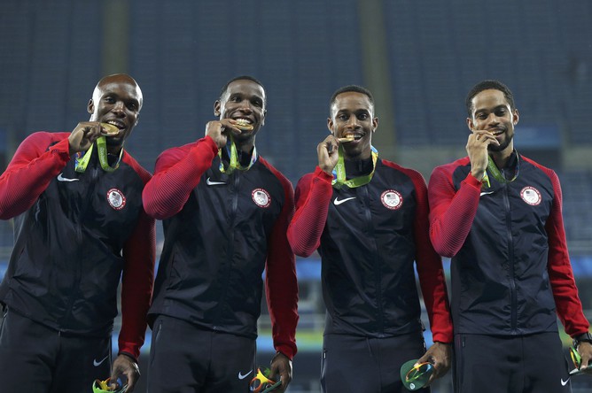 Сборная США выиграла мужскую беговую эстафету 4x400 м на Олимпийских играх-2016. Американцы преодолели дистанцию за 2:57:30. Сборная США после всех медалей в 15-й день Игр в Рио обеспечила себе первое место в общекомандном зачете