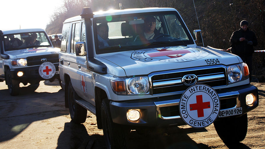 Машины Международного комитета Красного Креста в станице Луганская