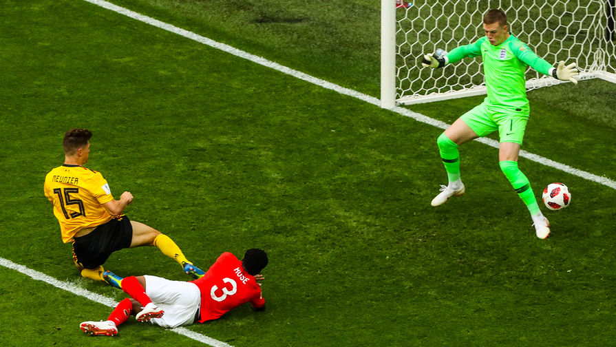 Вратарь сборной Англии Джордан Пикфорд пропускает гол в матче за третье место чемпионата мира по футболу - 2018 между сборными командами Бельгии и Англии