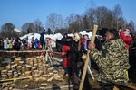 Участники празднования Масленицы в арт-парке Никола-Ленивец Калужской области, 16 марта 2024 года