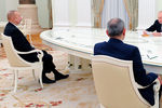 Президент Азербайджана Ильхам Алиев, премьер-министр Армении Никол Пашинян и президент России Владимир Путин во время трехсторонних переговоров по поводу ситуации в Нагорном Карабахе, 11 января 2021 года