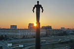 Памятник космонавту Юрию Гагарину на Ленинском проспекте в Москве