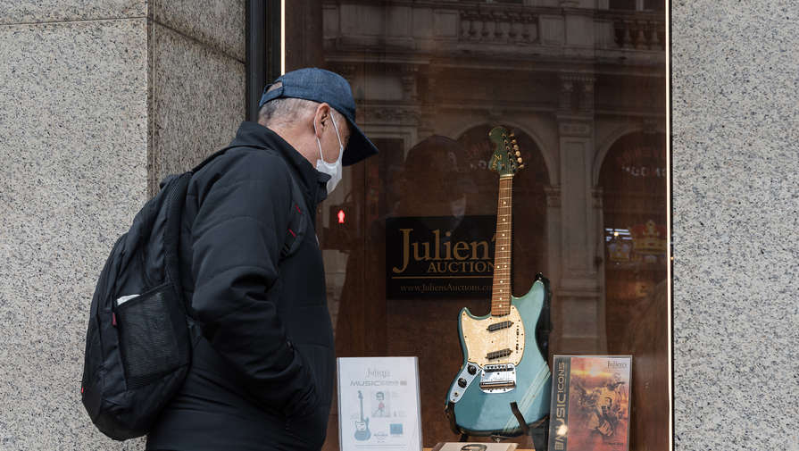 Гитару Курта Кобейна из клипа Smells Like Teen Spirit продали за $4,6 млн