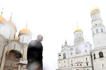 Владимир Путин принимает парад Президентского полка на Соборной площади Кремля после церемонии инаугурации, 7 мая 2024 года