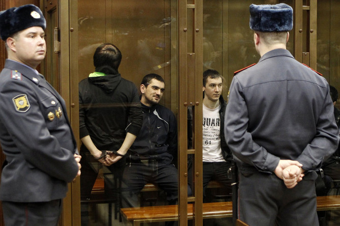 Аслан Черкесов (в центре) на оглашении приговора