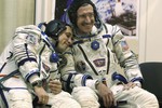 Космонавт Роскосмоса Антон Шкаплеров и астронавт NASA Дэниел Бербэнк перед стартом.
