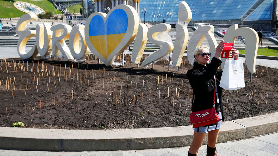 Установки логотипа «Евровидения» в центре Киева, 27 апреля 2017 года