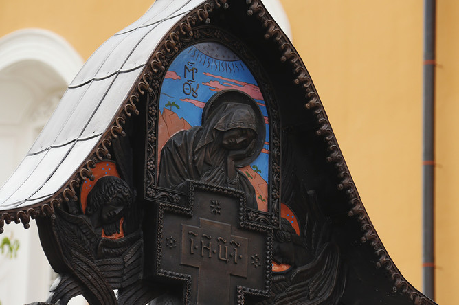 Церемония открытия памятного креста в честь убитого князя Сергея Александровича в Кремле, 4 мая 2017 года
