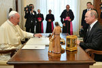 Папа Римский Франциск и президент России Владимир Путин во время встречи в Ватикане, 4 июля 2019 года