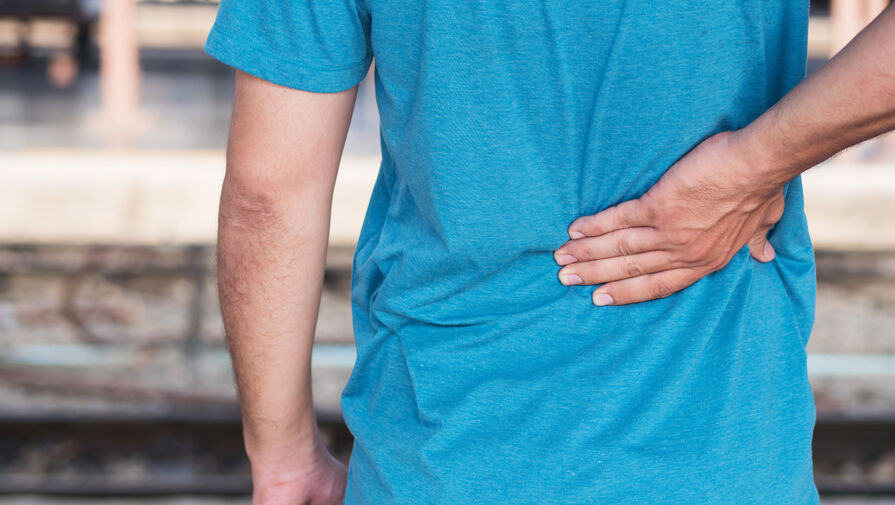 Физиотерапев рассказал, что сутулость не приводит к болям в спине