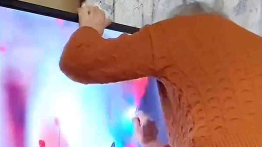 Пенсионерка разбивает телевизор, если в сериалах обижают ее любимых героев