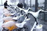 Станция велопроката в Брюсселе после снегопада
