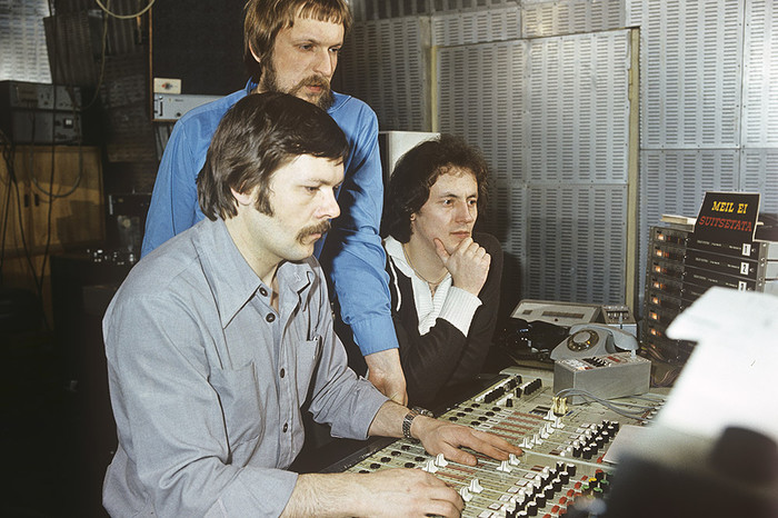 Эстрадный певец Яак Йоала (первый справа) в&nbsp;студии звукозаписи, 1980&nbsp;год