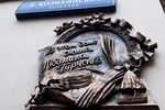 Мемориальная доска в память о народной артистке СССР Людмиле Гурченко на доме в Большом Козихинском переулке, где она жила