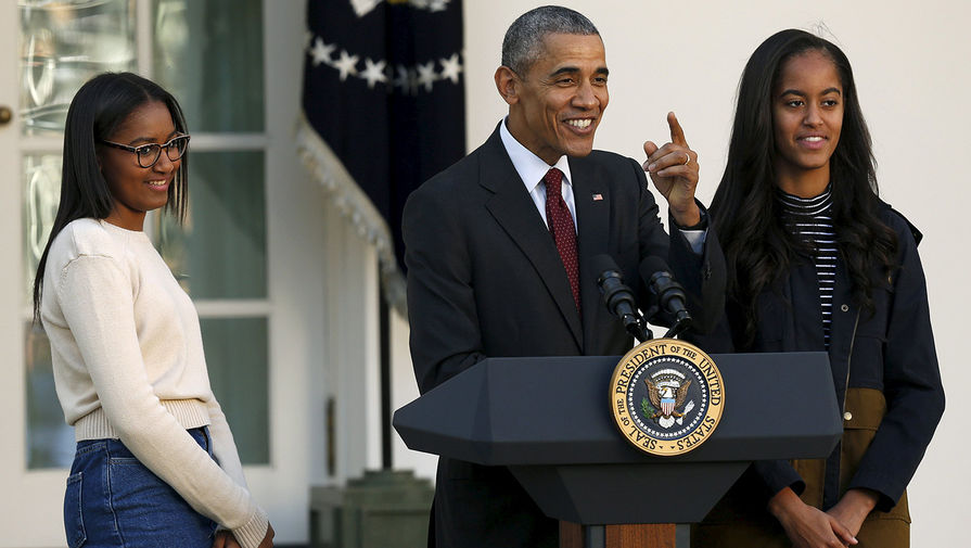 Президент США Барак Обама с&nbsp;дочерьми