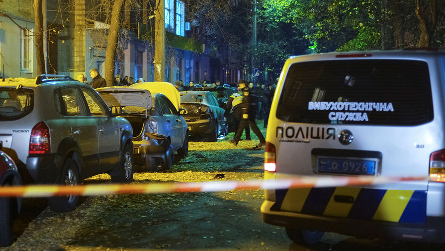 Следственные действия на&nbsp;месте взрыва автомобиля в&nbsp;Киеве, 25 октября 2017 года