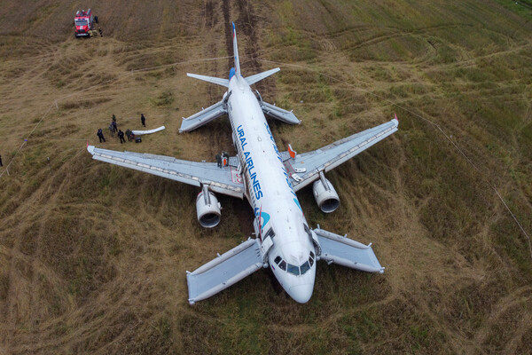 На&nbsp;месте аварийной посадки самолета А320 авиакомпании «Уральские авиалинии» в&nbsp;Новосибирской области, 12&nbsp;сентября 2023&nbsp;года
