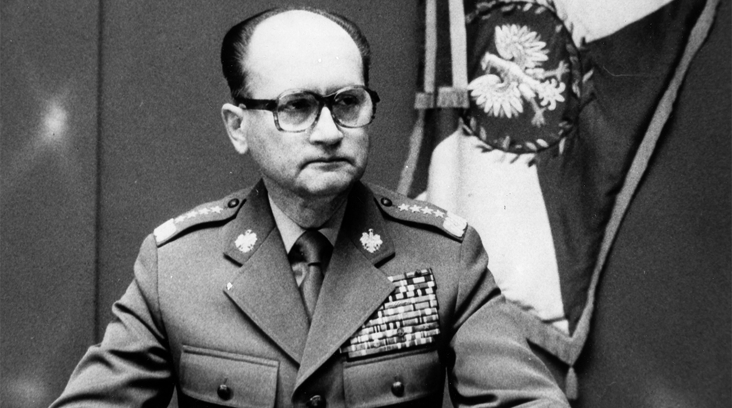 Генерал Войцех Ярузельский во время объявления введения военного положения в Польше, 13 декабря 1981 года