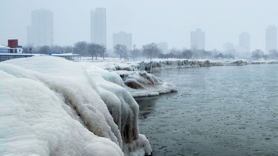 Вид на озеро Мичиган в Чикаго, США, 30 января 2019 года
