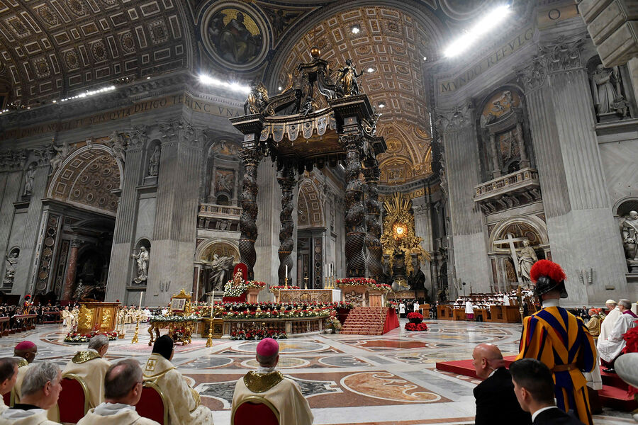 Италия. Папа Франциск во время рождественской мессы в&nbsp;Соборе Святого Петра в&nbsp;Ватикане