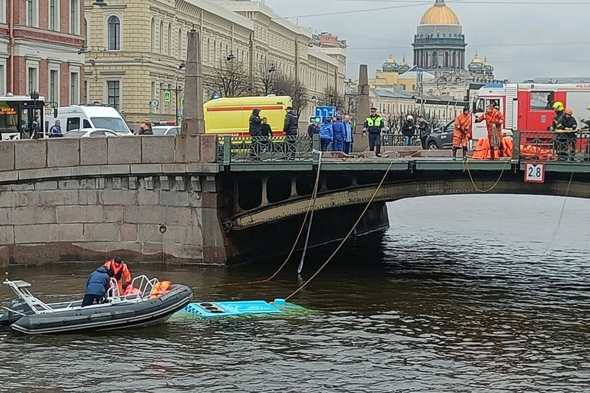 В Петербурге запущена горячая линия для пострадавших в ДТП с автобусом -  Газета.Ru | Новости