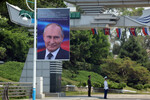 Баннер с портретом президента РФ Владимира Путина на улице в Пхеньяне, 18 июня 2024 года