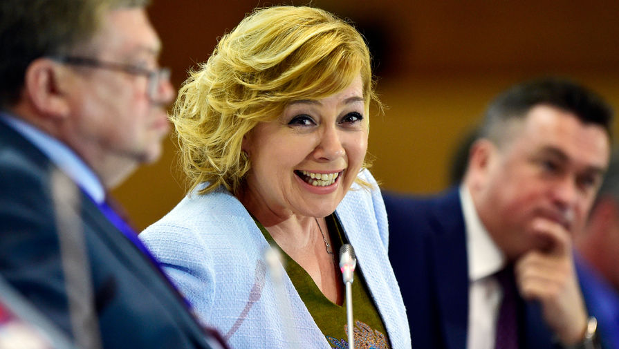Арина Шарапова на пленарном заседании в рамках открытия III Дальневосточного медиасаммита в кампусе Дальневосточного федерального университета (ДВФУ) на острове Русский, 2016 год
