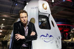 За всю свою жизнь Илон Маск основал 8 компаний: Zip2, PayPal, SpaceX, Tesla, Hyperloop, OpenAI, Neuralink и The Boring Company. На фото: Илон Маск на фоне космического корабля Dragon 2, 2012 год