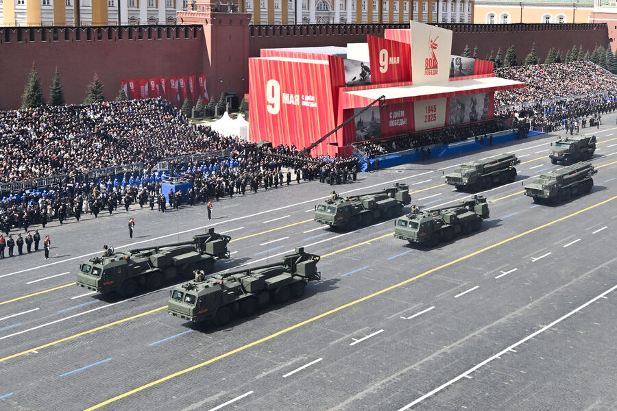 Самоходные артиллерийские установки &laquo;Мальва&raquo; на&nbsp;Красной площади в&nbsp;Москве перед&nbsp;началом военного парада, посвященного 80-летию Победы в&nbsp;Великой Отечественной войне, 09&nbsp;мая 2025&nbsp;года