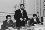 Председатель комиссии горсовета по экологии Игорь Артемьев во время выступления на пресс-конференции в связи с аварией на третьем блоке ЛАЭС, 1992 год