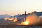 Одновременный запуск баллистических ракет под наблюдением лидера КНДР Ким Чен Ына. Фотографии опубликованы 7 марта 2017 года