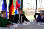 Канцлер ФРГ Ангела Меркель, канадский премьер Джастин Трюдо и премьер-министр Великобритании Тереза Мэй во время саммита G7 в Квебеке, 8 июня 2018 года