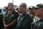 Сирийские военные, сопровождающие губернатора провинции Идлиб Мухаммада Фалисаадуна