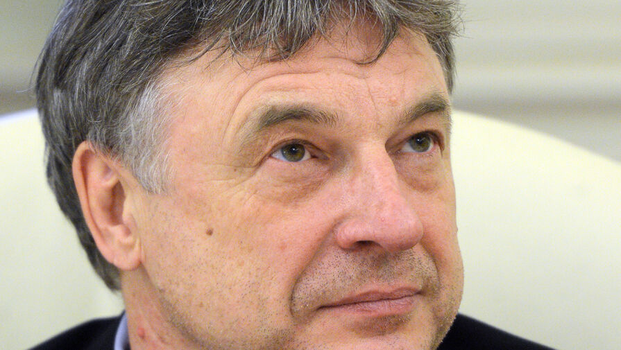 Тренер Новиков предложил Гашеку отказаться от заработанных в России денег