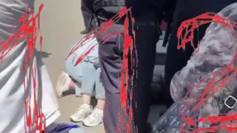 Появилось видео с раненой студенткой, которую изрезал ножом афганец в Москве