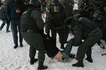 Несмотря на холод, на Лубянку пришли несколько тысяч граждан. Полиция насчитала несколько сот.