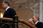 Петр Порошенко и Владимир Путин во время встречи в Минске
