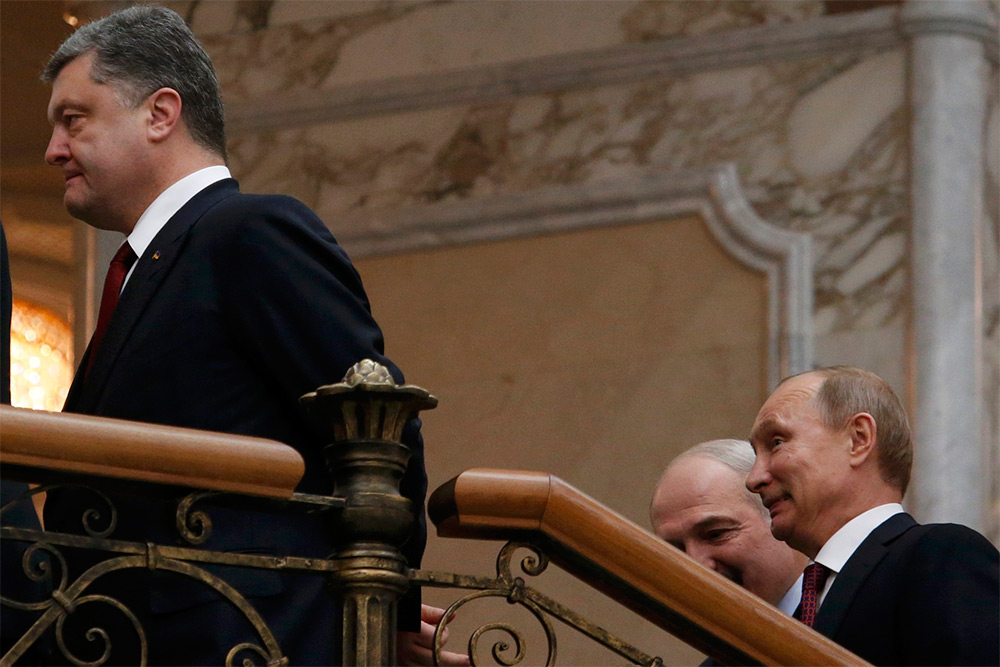 Петр Порошенко и Владимир Путин во время встречи в Минске