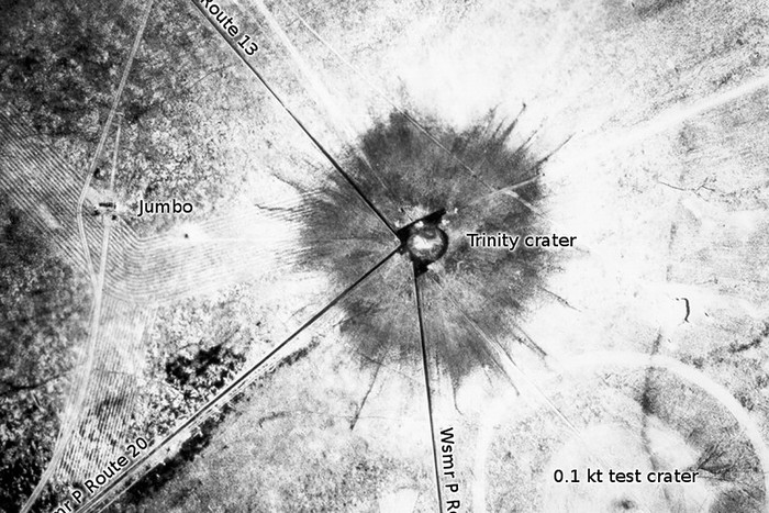 Оставшийся от взрыва Trinity кратер