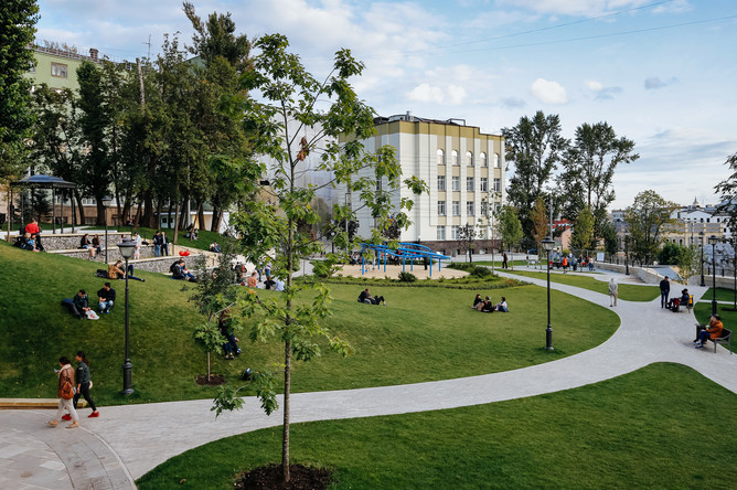 Сквер на месте пустыря в Спасоглинищевском переулке
