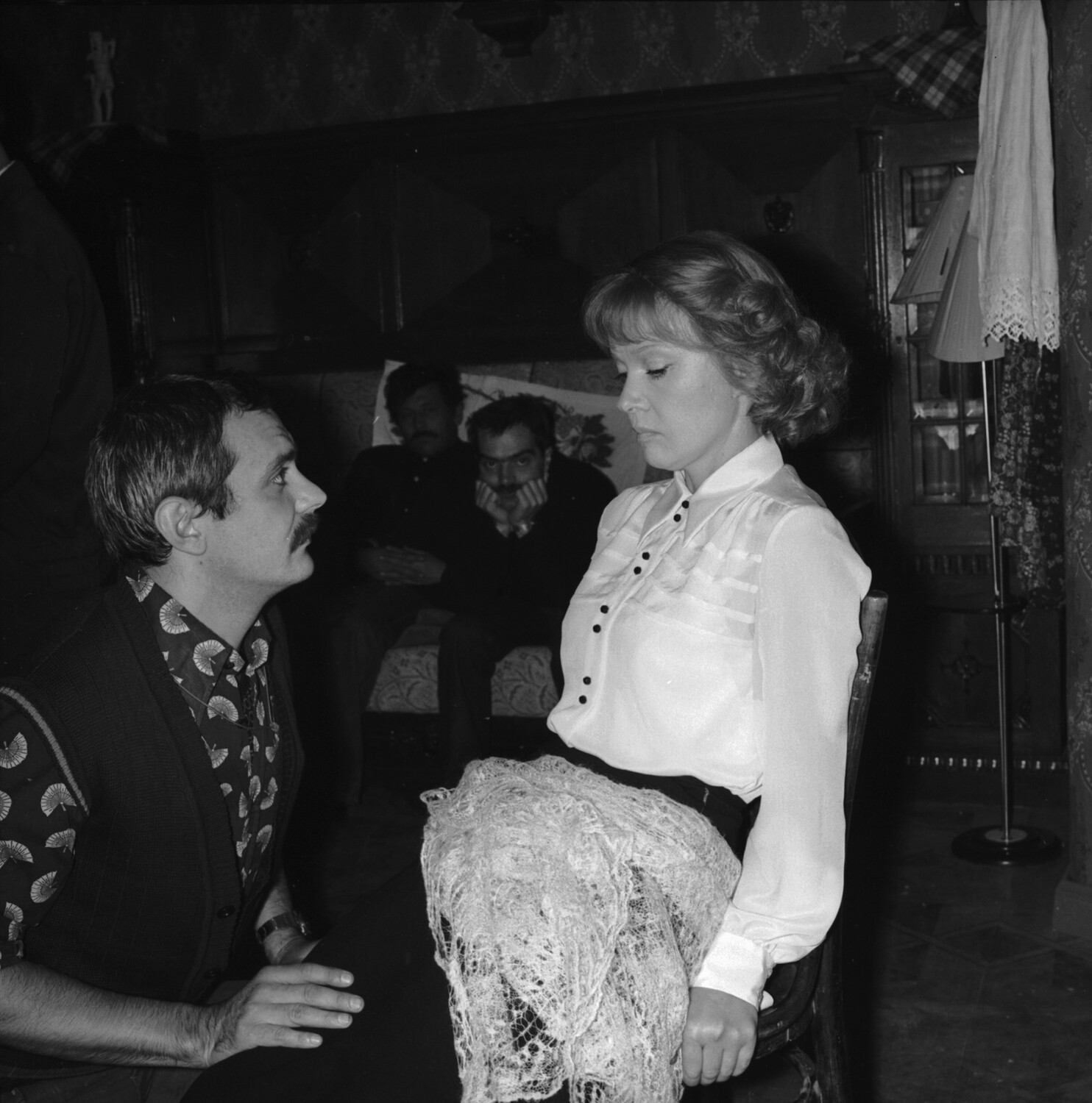 <b>Никита Михалков, Александр Адабашьян и Людмила Гурченко на съемках фильма «Пять вечеров».</b><br />
<br><br><br />
Тем не менее с Никитой Михалковым Людмиле Гурченко все же удалось поработать. Вначале они сыграли в фильме Андрея Кончаловского «Сибириада», после чего народный артист пригласил ее в свою новую картину «Пять вечеров». Чтобы обсудить будущую роль, режиссер вызвал актрису на место съемок «Несколько дней из жизни И. И. Обломова». При этом ему нужно было объяснить перед бухгалтерией необходимость оплачивать ей проезд и гостиницу. Поэтому Никита Сергеевич снял Гурченко в небольшом эпизоде экранизации романа Ивана Гончарова.