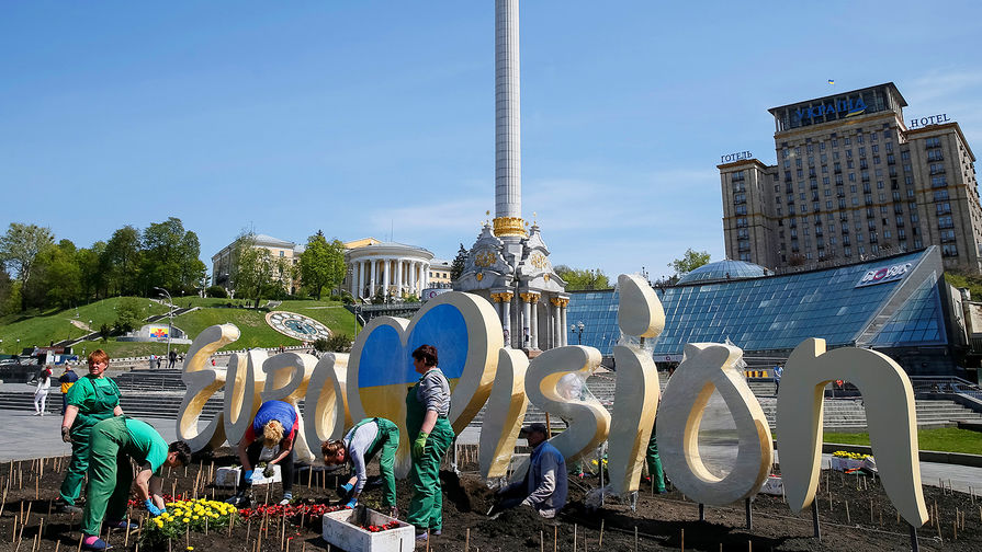 Установка логотипа «Евровидения» в центре Киева, 27 апреля 2017 года