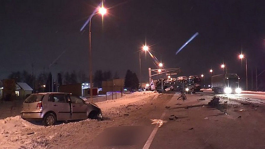 Последствия аварии с&nbsp;участием легкового автомобиля и автовоза в&nbsp;Калужской области, 11 февраля 2018 года