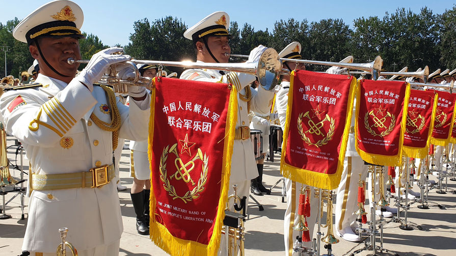 Репетиция военнослужащих разных родов войск армии Китая к параду в честь 70-летия образования КНР, который состоится 1 октября 