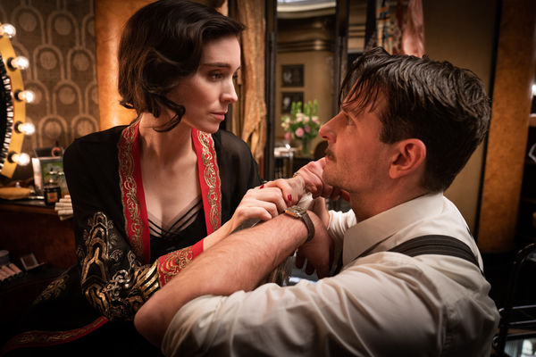Кадр из фильма «Аллея кошмаров» (2021)