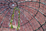 Август 2015. Внутри гигантского светящегося «Арбуза» на Манежной площади во время фестиваля «Московское варенье»
