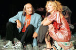 Валентин Гафт и Елена Яковлева в сцене из спектакля «Уйди-уйди» в театре «Современник», 2000 год