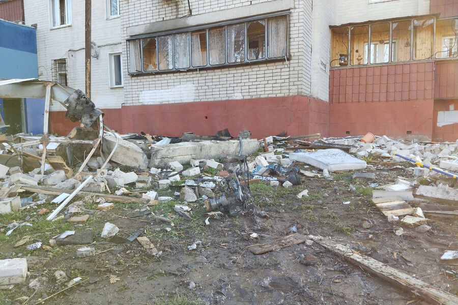 Последствия атаки украинских БПЛА на&nbsp;улице Веспремской в&nbsp;Курске, 15&nbsp;апреля 2025&nbsp;года