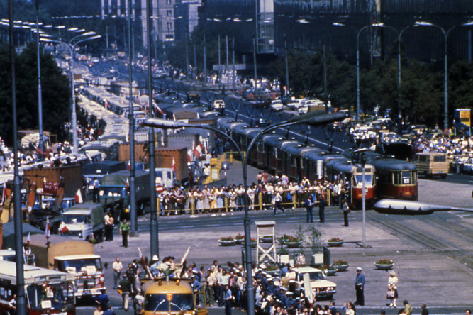 Протестующие на улицах Варшавы, май 1982 года